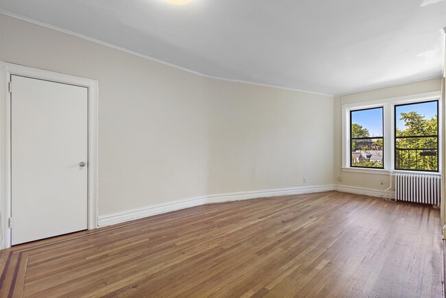 Building Photo - 821 Bergen Ave