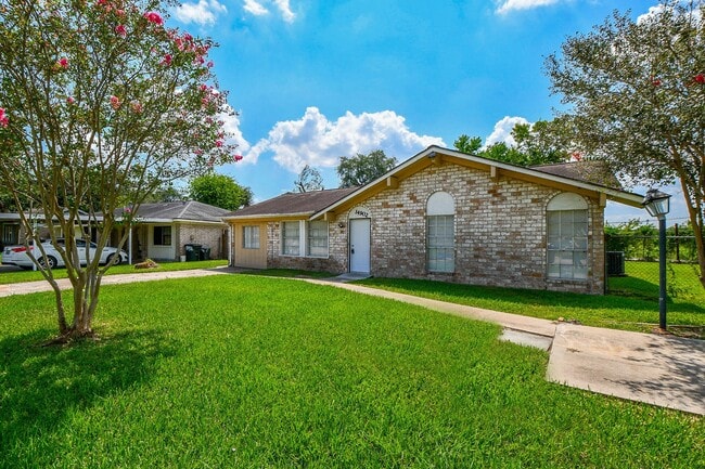 Building Photo - 14902 Gloster St