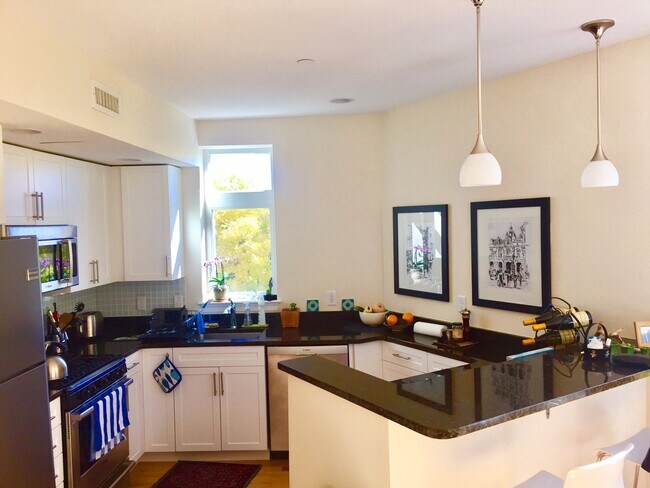 Building Photo - 15 Cameron Ave