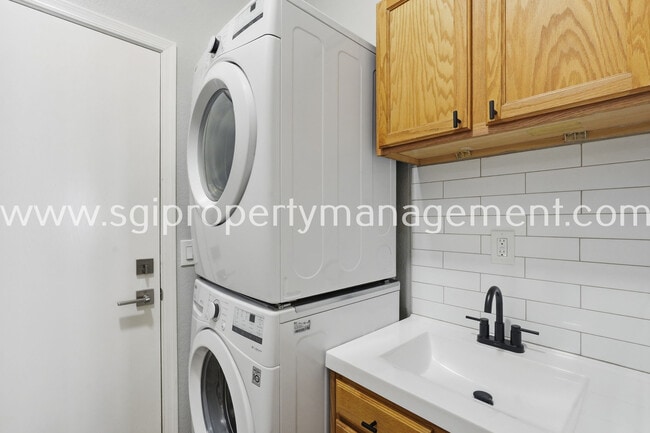 Building Photo - 13178 W Rimrock St