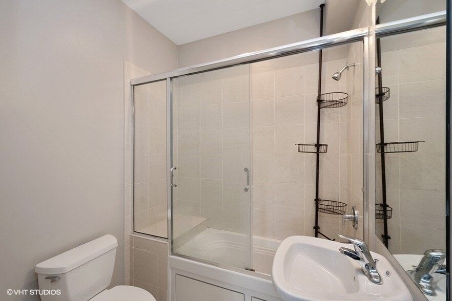 Building Photo - 1458 N Artesian Ave