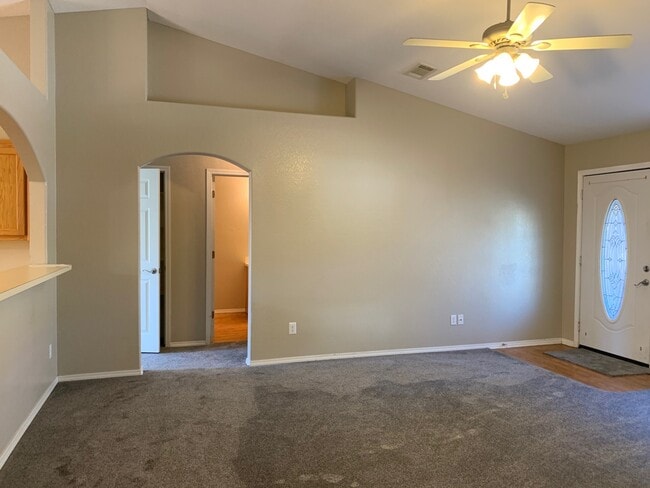 Building Photo - Gorgeous 3 Bed / 2 Bath Home in Fort Smith...