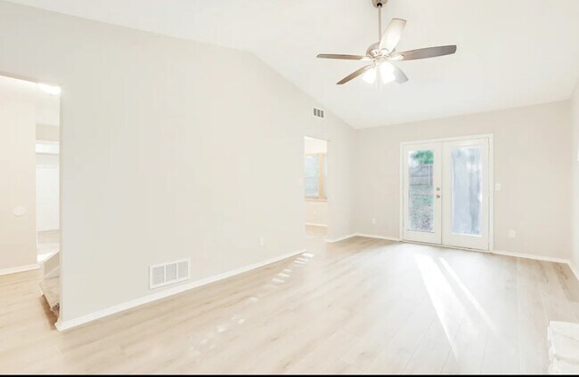 Building Photo - 4857 Aldersbrook Dr