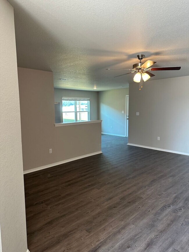 Building Photo - 205 Logan Dr