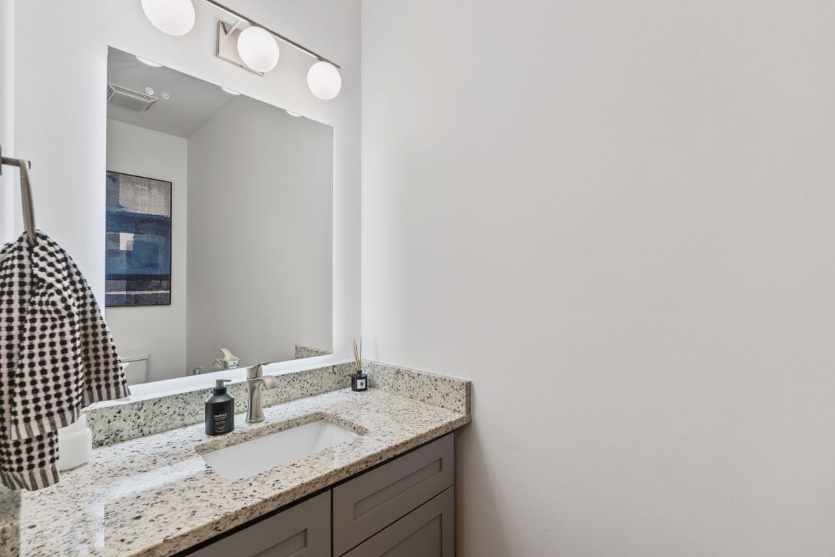 Building Photo - 927 Ramseur St