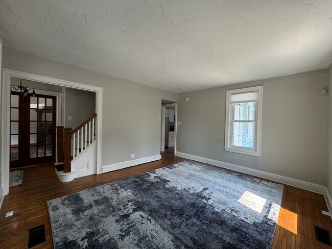 Building Photo - Beautifully Renovated 3 Bedroom Home in York