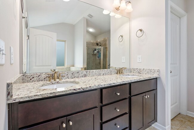 Building Photo - House in Opelika Available October 2025!