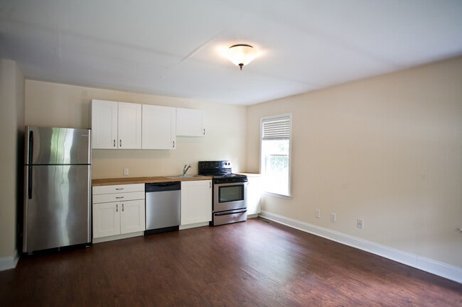 Building Photo - Apt in Sun-Drenched Home in Heart of Carrboro – All Utilities Included & Pet Friendly