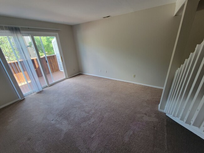 Building Photo - 2 Bedroom, 1 Bathroom Condo located in Max...
