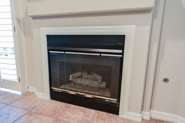 Building Photo - Beautiful 2 bd/2 bath condo in luxury gated Summerlin community ON TPC GOLF COURSE