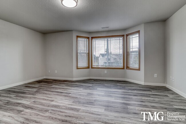Building Photo - Spacious 4 Bedroom/2.5 Bath Hazell Dell Home!