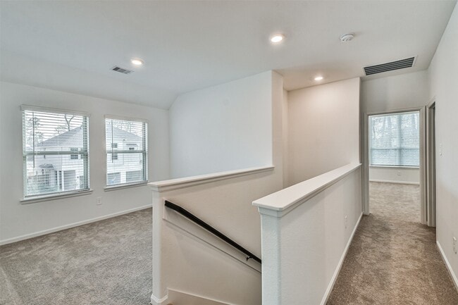 Building Photo - 678 Royal Arch Dr
