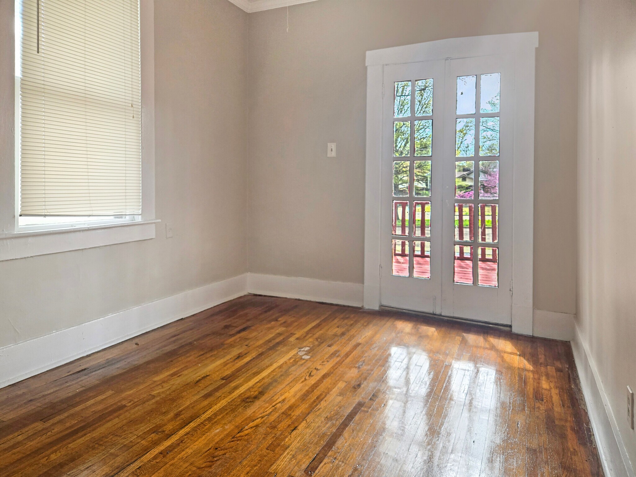 Building Photo - 1534 N Parkway