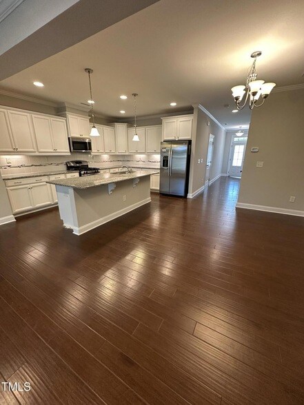 Building Photo - 4222 Vallonia Dr