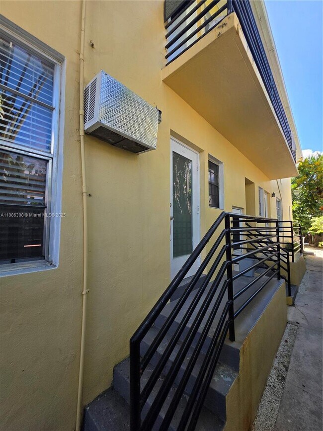 Building Photo - 8024 Harding Ave