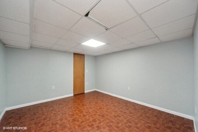 Building Photo - 1270 S Paddock Dr