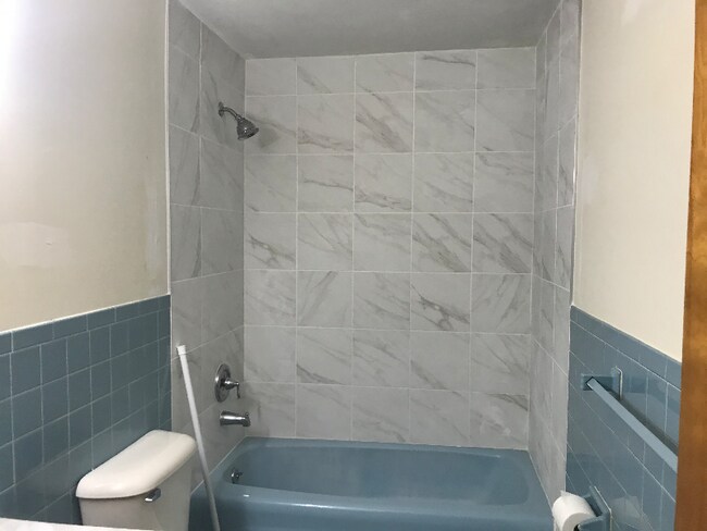 Building Photo - 5599 Thompson Rd