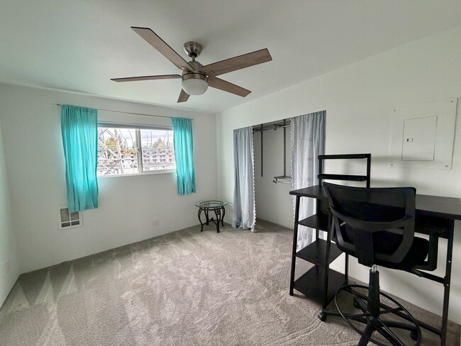 Building Photo - 22985 Marine View Dr S