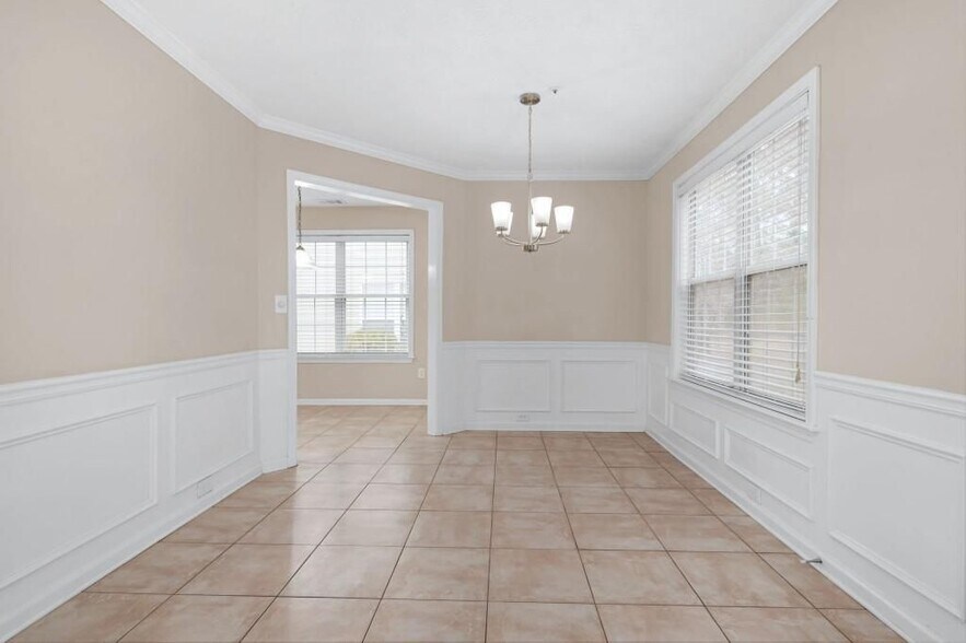 Building Photo - 1393 Glenover Way