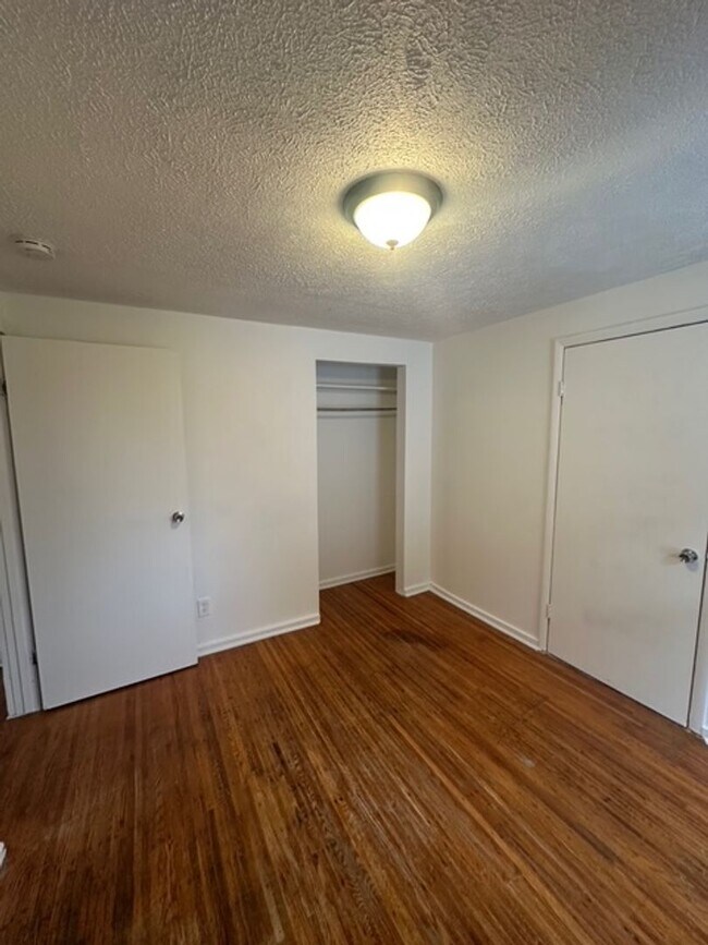 Building Photo - Charming 4-Bedroom Single-Family Rental in Rochester – Ready for Move In