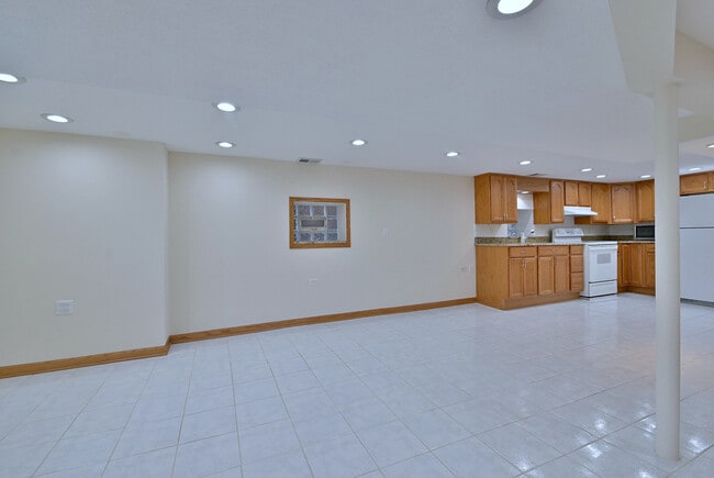 Building Photo - 5028 N Parkside Ave