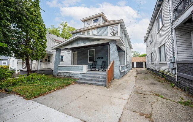 Building Photo - 1044 Muskegon Ave NW