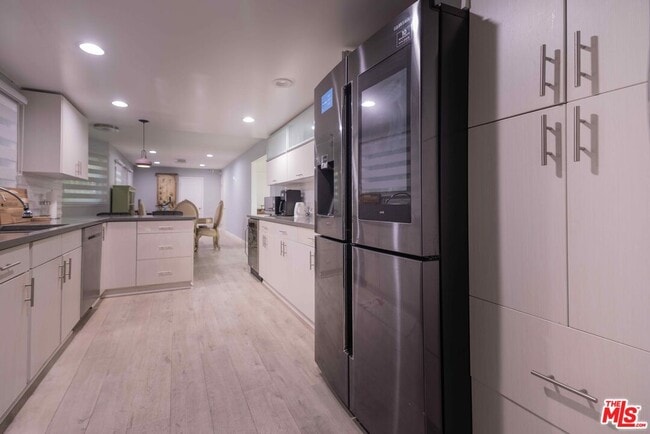 Building Photo - 1121 S Wilton Pl