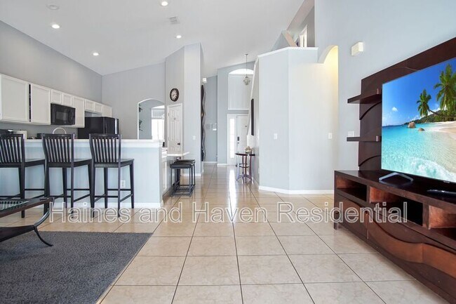 Building Photo - 323 Castlemain Cir