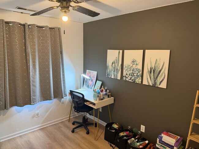 Building Photo - Rosemont Forrest-Three Bedroom End Unit Townhome