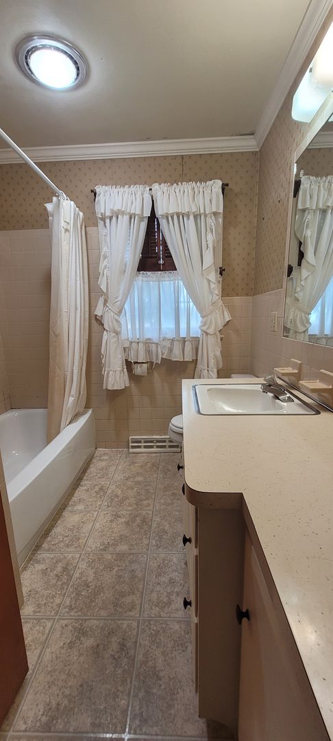 Building Photo - 4 bedroom 1.5 Bathroom home in Leola
