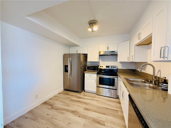 Building Photo - 3930 University Center Dr