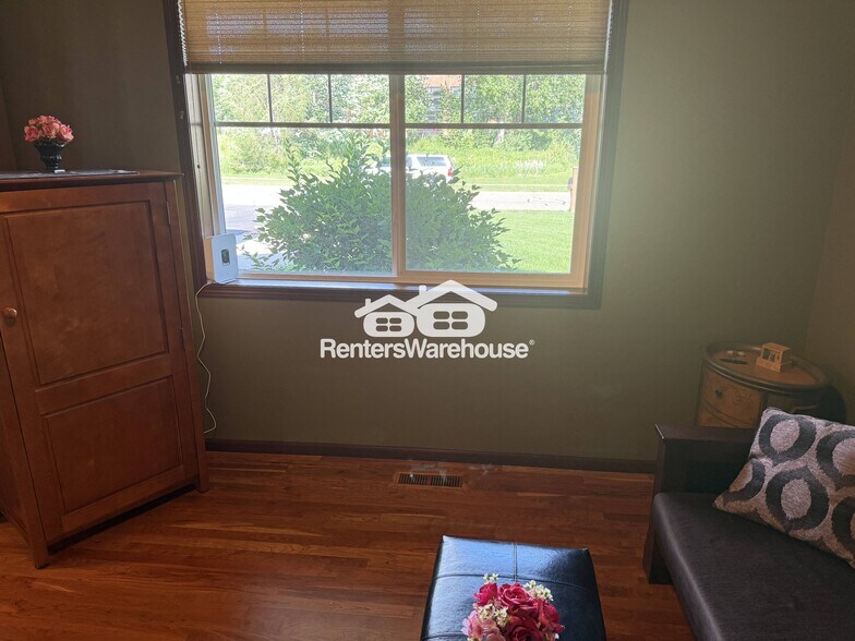 Building Photo - 3600 Mahle Ln