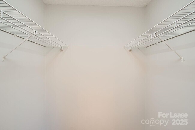 Building Photo - 7201 Canyon Dr