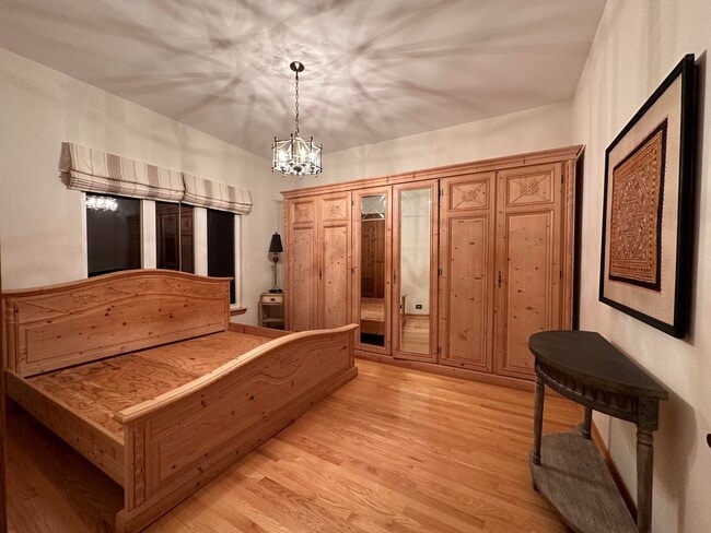 master bedroom - 1700 N Windsor Dr