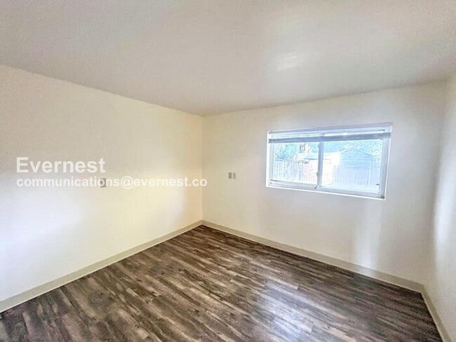 Building Photo - 808 S Sheridan Ave