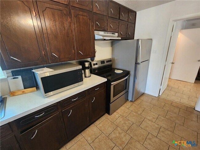 Building Photo - 106 W Avenue G