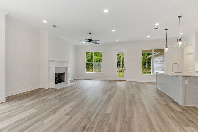 Building Photo - 4 bedroom 3 full bath home, located in the...