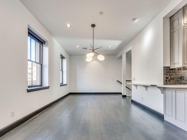 Building Photo - 109 NE 3rd St