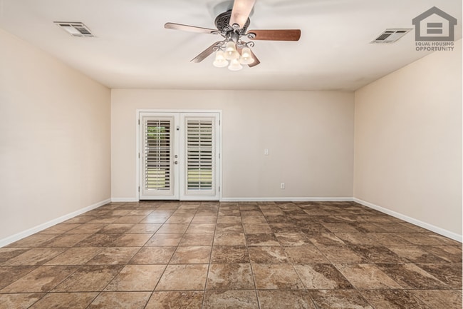 Building Photo - 3Bed/3Bath House at Thomas/7th Ave! Ready for Immediate Move-In! -- NO HOA! FULLY REMODELED!