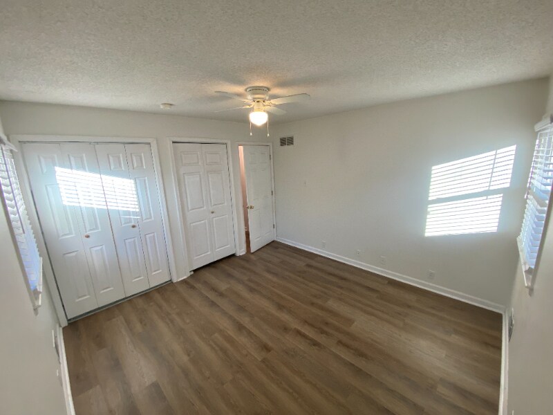 Building Photo - 6802 N Flora Ave