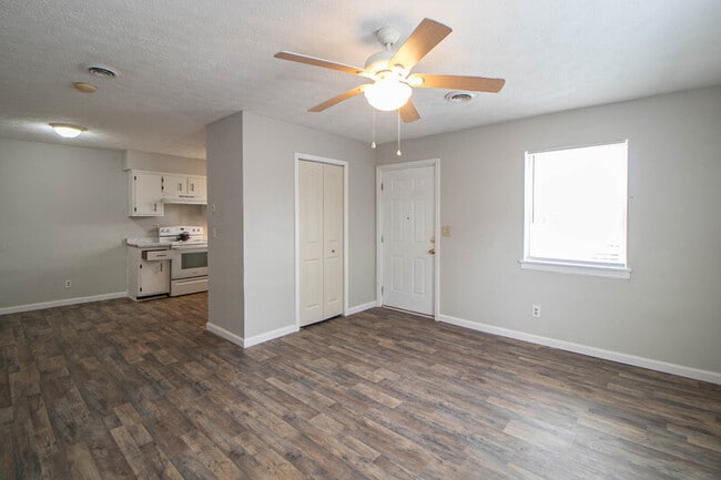 Building Photo - 13-413 Thompsonville Ln