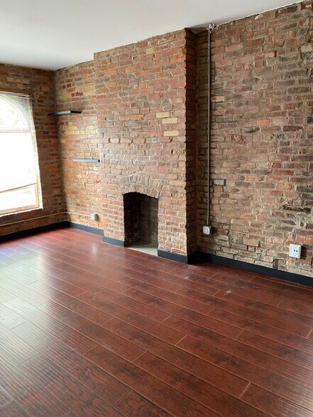 Building Photo - 874 Oak St