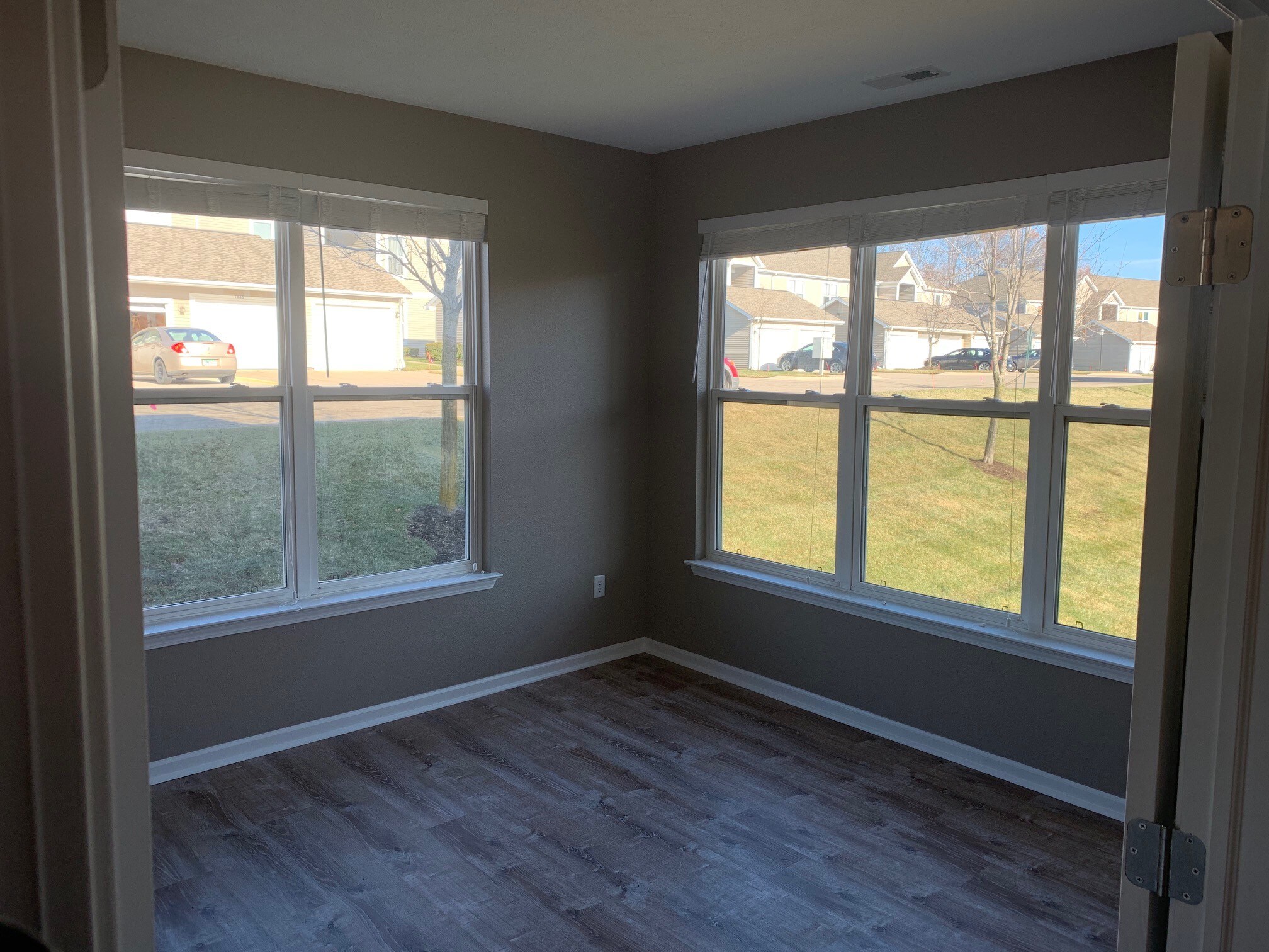 Den - 1483 Fox Pointe Cir