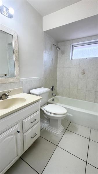 Building Photo - 2491 SW 82nd Ave