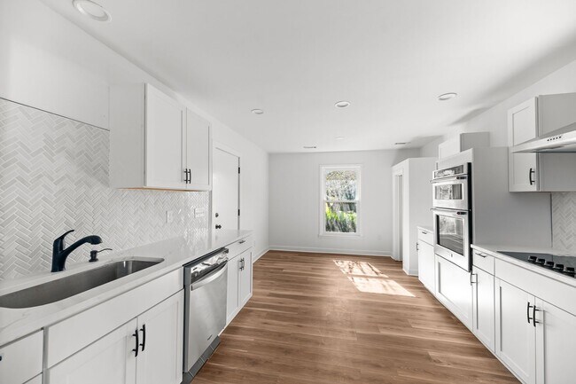 Building Photo - Beautifully Renovated Brick Home in a Quiet, Established Neighborhood