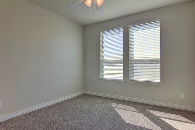 Building Photo - 6034 Adrian Dr