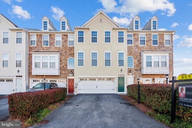 Building Photo - 10329 Bridle Ct