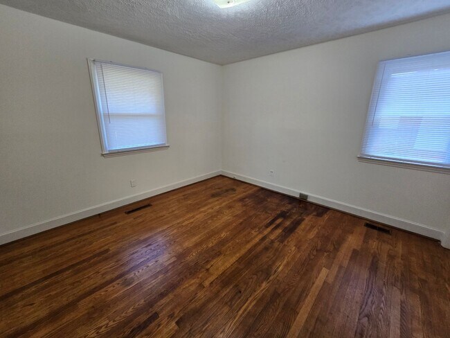 Building Photo - 1855 Broadell Dr