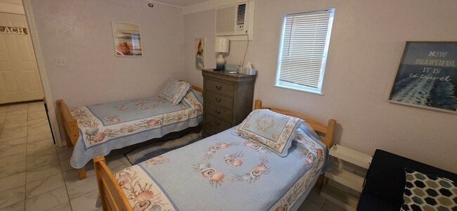 Building Photo - 1915 Avenue O