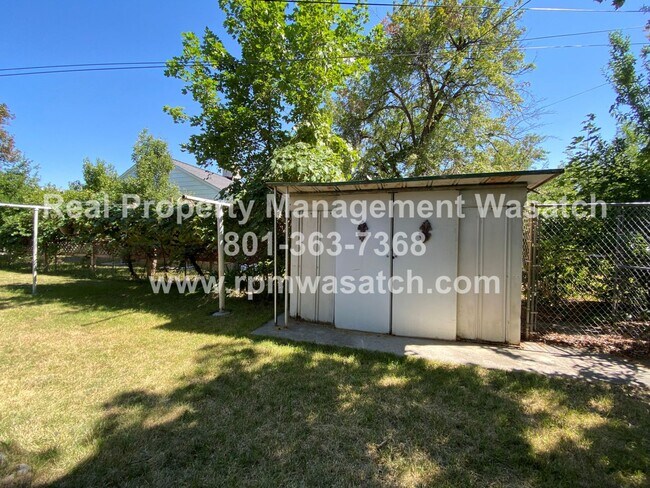 Building Photo - Take a Look at This 4 Bedroom 2 Bathroom H...